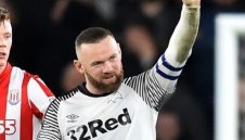 Уейн Руни втрещи: Срамно и позорно е да карат футболистите да намалят заплатите си