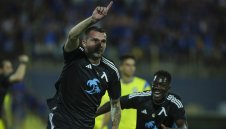 Новият лидер на Левски намекна: Съдиите ни режат!