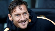 Тоти пред дилема: Да играе или не