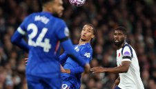 Челси отново приземи Тотнъм 