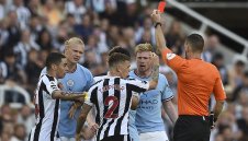 Трипиър се извинил на Де Бройне за балтията си