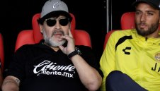 Марадона се изложи, не успя да вкара отбора си в елита