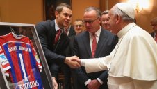 Румениге защити "скиора" Нойер