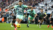 Митрович вече е изпортил 3 дузпи през сезона