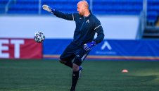 Трансфер? Араби отсвириха Ники Михайлов, той остава в Левски