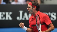 Федерер издържа на бомбардировката на Карлович