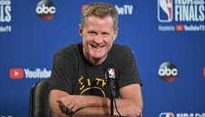 Стив Кър преподписа с Голдън Стейт