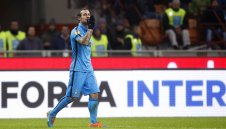 Зевзекът Освалдо се завръща във футбола