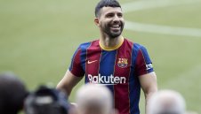 Агуеро каза защо е отказал №10 в Барса