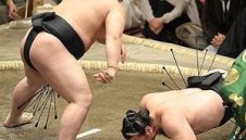 Асашорю би Котоошу в демонстративен мач в северна Япония