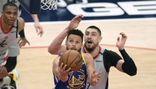 Серията свърши! Уизърдс омагьосаха Стеф Къри