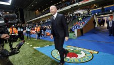 Шиърър иска да поеме Англия