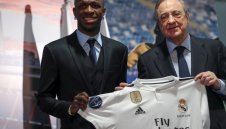 Винисиус остава в Реал Мадрид