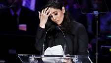 Ванеса Брайънт съди хеликоптерната компания