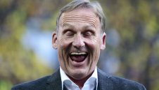 Вацке лапнал бонус, който е по-голям от заплатата му