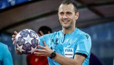 Без "тесли" и гафове: Реферът Драганов с обещание за финала 