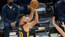 История! Стеф Къри изпревари Реджи Милър по тройки