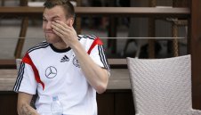 Франц Бекенбауер защити Гроскройц