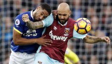 Дзадза остава в Уест Хем