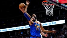 Денвър нанесе първия удар срещу Финикс