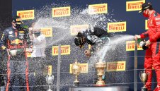 Няма кой да спре Люис към нова титла