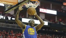 Голдън Стейт разби Хюстън, но трепери за Къри