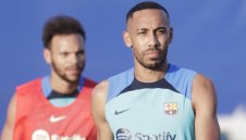 Ужас! Обамеянг е със счупена челюст след побоя