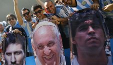 Саки контрира Папата: Меси няма характер, Марадона беше много по-голям от него