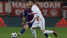 Барса сменя Масчерано с бранители от Юнайтед и Лацио