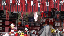 Мистър Лий не се отказва от Милан