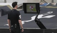 Системата ВАР изстисква живота на футбола