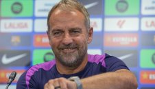 Флик: Не съм доволен, но вярвам в Барса...