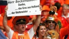 Холандците гледат мача срещу Кот Д’Ивоар без панталони