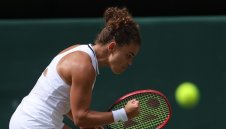 Паолини се измъчи с китайка, но продължава похода си в Ухан