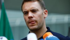 Нойер след провала: Ще продължа да пазя за Германия