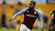 Гореща любов пламна в Астън Вила + СНИМКИ