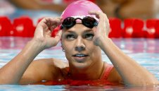 Руска хубавица грабна титлата на 100 метра бруст