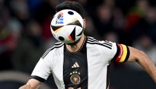 Егоисти без страст играят за Бундестима