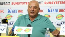 Венци Стефанов "захапа" Бербатов: Какво очаква - да му опънем червения килим пред БФС ли?