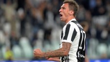 Манджукич спаси Юве в напечено дерби + ВИДЕО