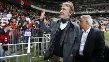 Сър Ратклиф купува 1/4 от Манчестър Юнайтед