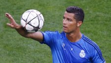 Кристиано гледа само себе си