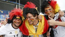 Германски фенове тормозят бразилски журналисти