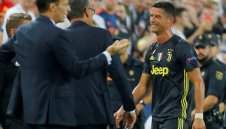 От УЕФА резнаха Роналдо с един мач