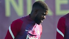 Фенове скачат върху колата на Юмтити, той полудя + ВИДЕО