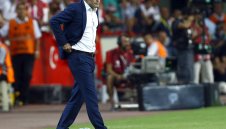 Дани Блинд не мисли за оставка