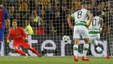 Тер Стеген знае как да спасява дузпи в Шампионската лига