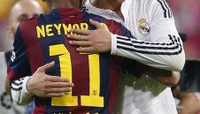 Неймар ударил рамо на Кристиано за Златната топка