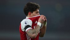 Легенда на Арсенал: Бейерин трябва да се научи първо да е защитник