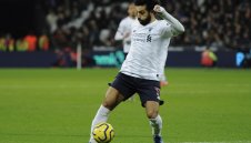 Ливърпул остава без Салах